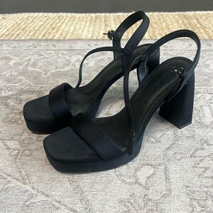 New barely used black heels